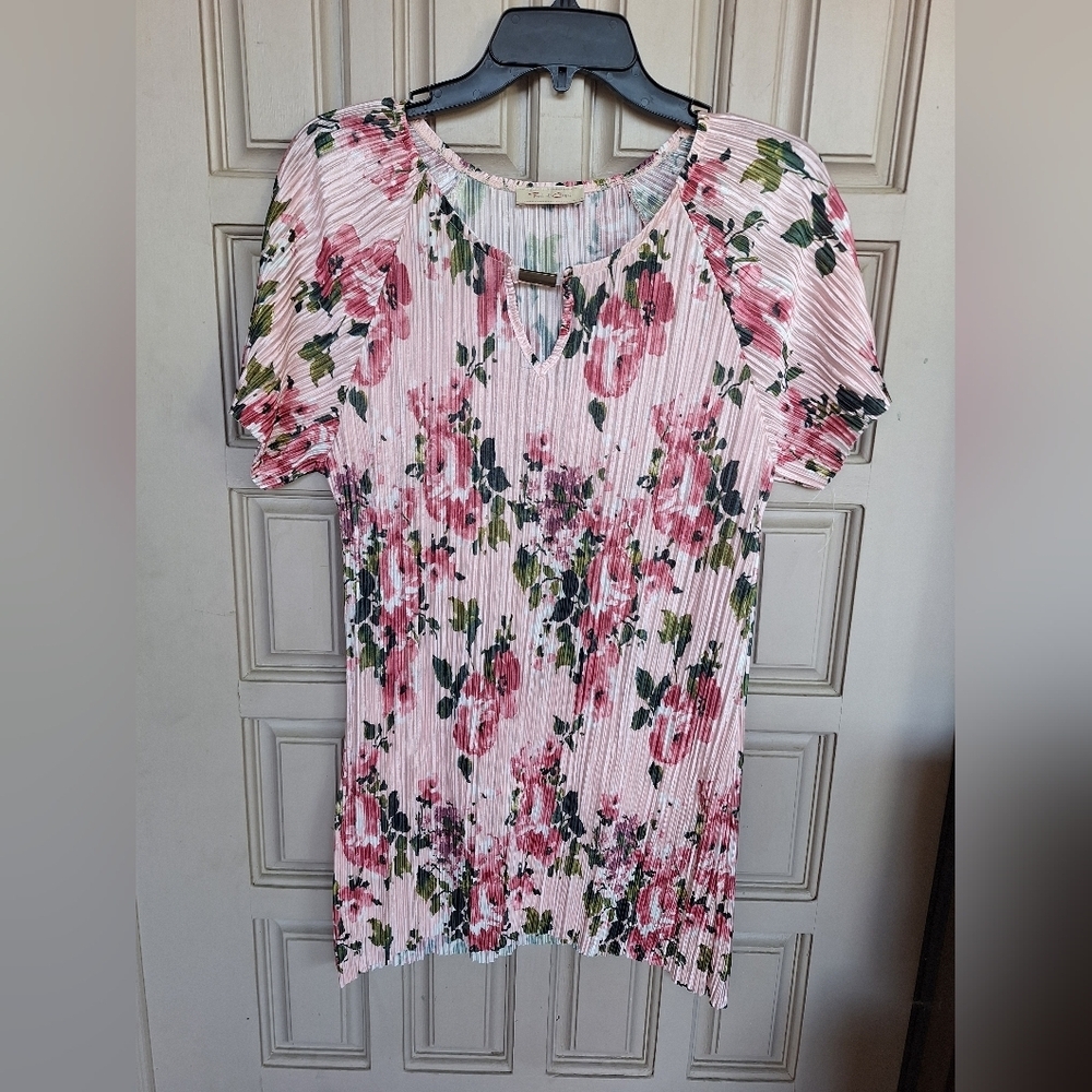 VTG Front Of Closet Top V Neck Metal Embellishmet Short Sleeve Pink Floral